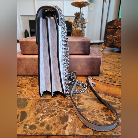 Michael Kors Rose Phone Bag - Picture 3 of 10